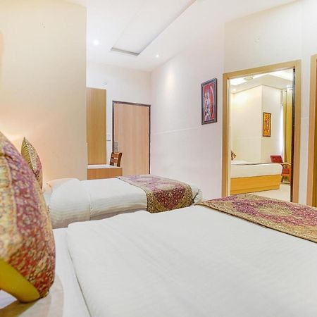 אמריצר Hotel Ricky International מראה חיצוני תמונה
