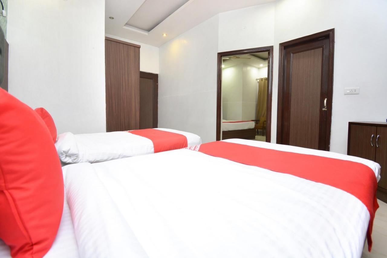 אמריצר Hotel Ricky International מראה חיצוני תמונה