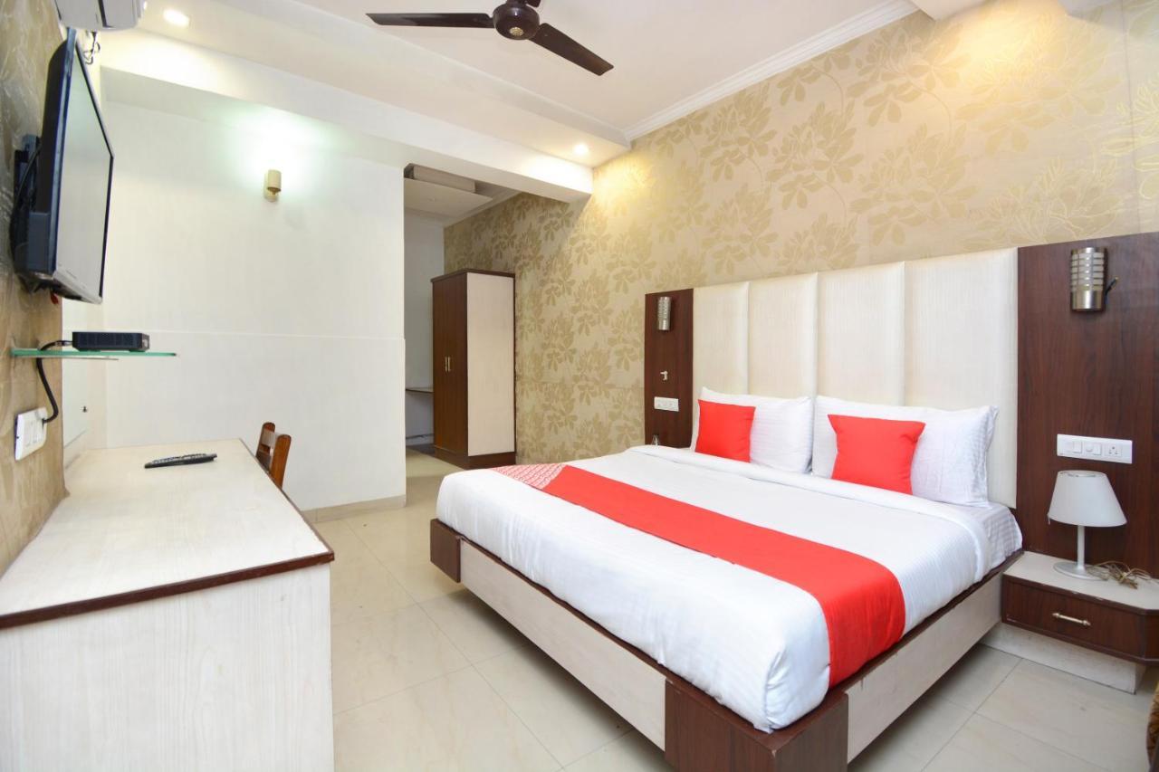 אמריצר Hotel Ricky International מראה חיצוני תמונה