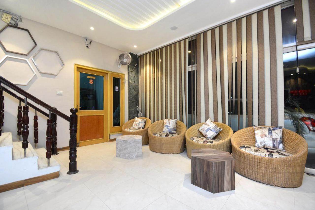 אמריצר Hotel Ricky International מראה חיצוני תמונה