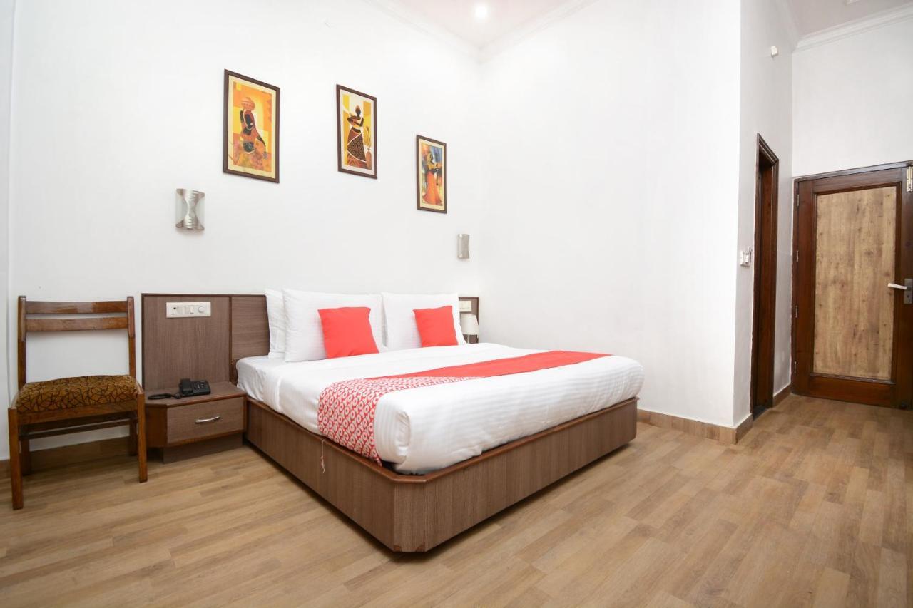 אמריצר Hotel Ricky International מראה חיצוני תמונה