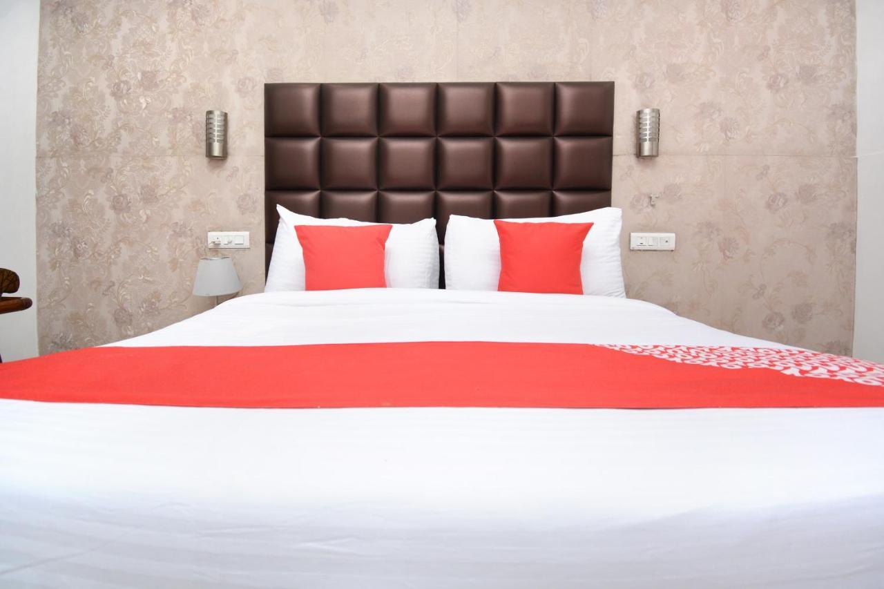 אמריצר Hotel Ricky International מראה חיצוני תמונה
