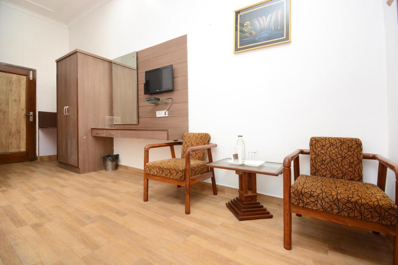 אמריצר Hotel Ricky International מראה חיצוני תמונה