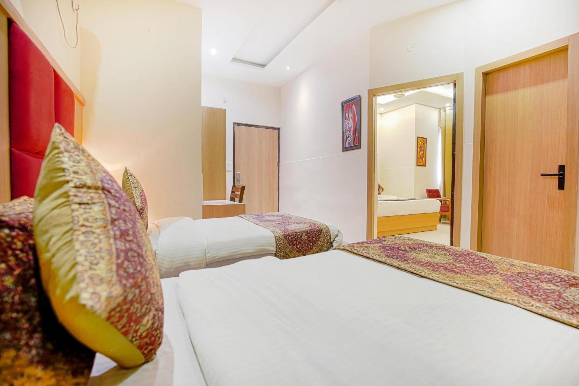 אמריצר Hotel Ricky International מראה חיצוני תמונה