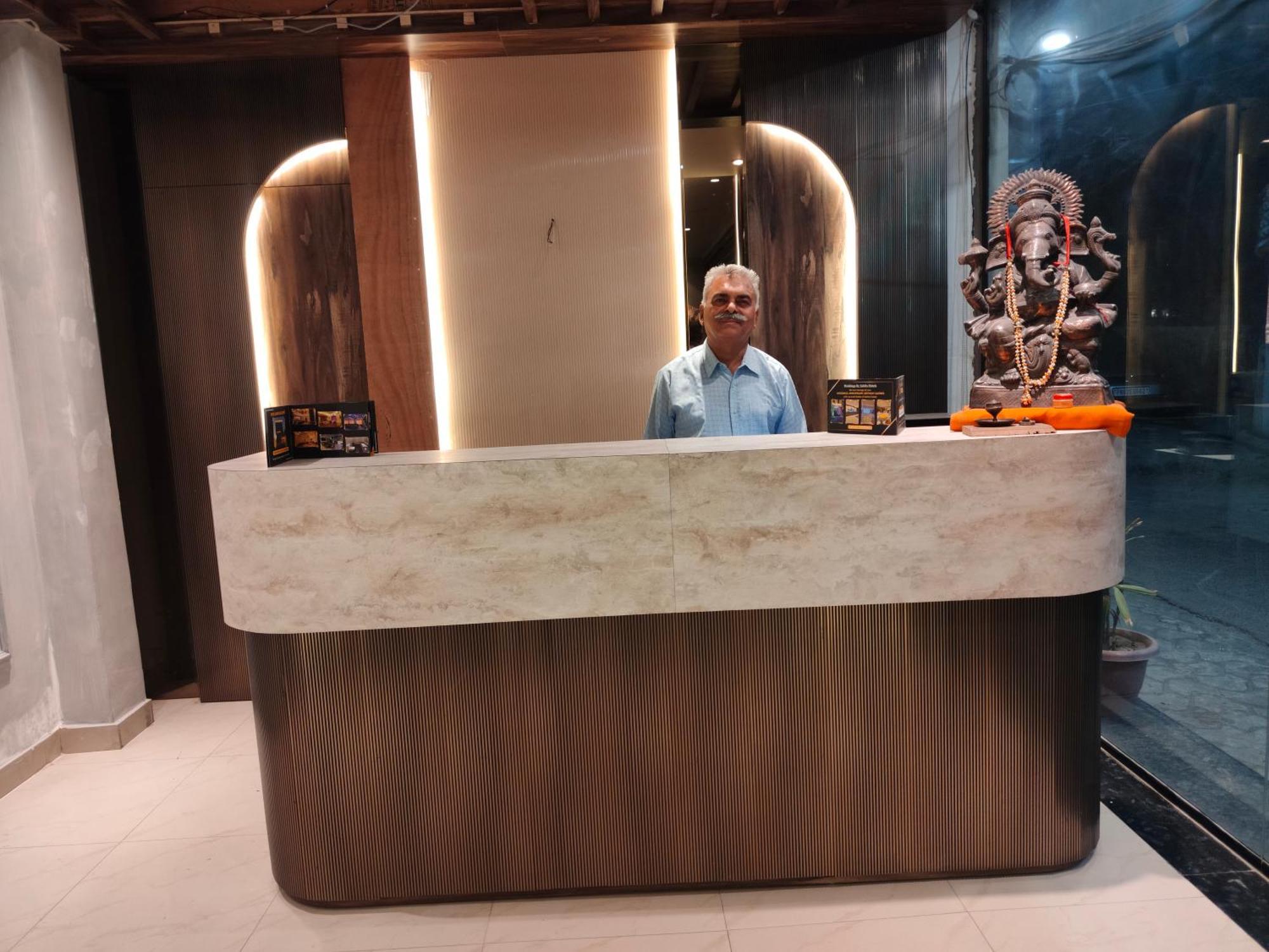 אמריצר Hotel Ricky International מראה חיצוני תמונה