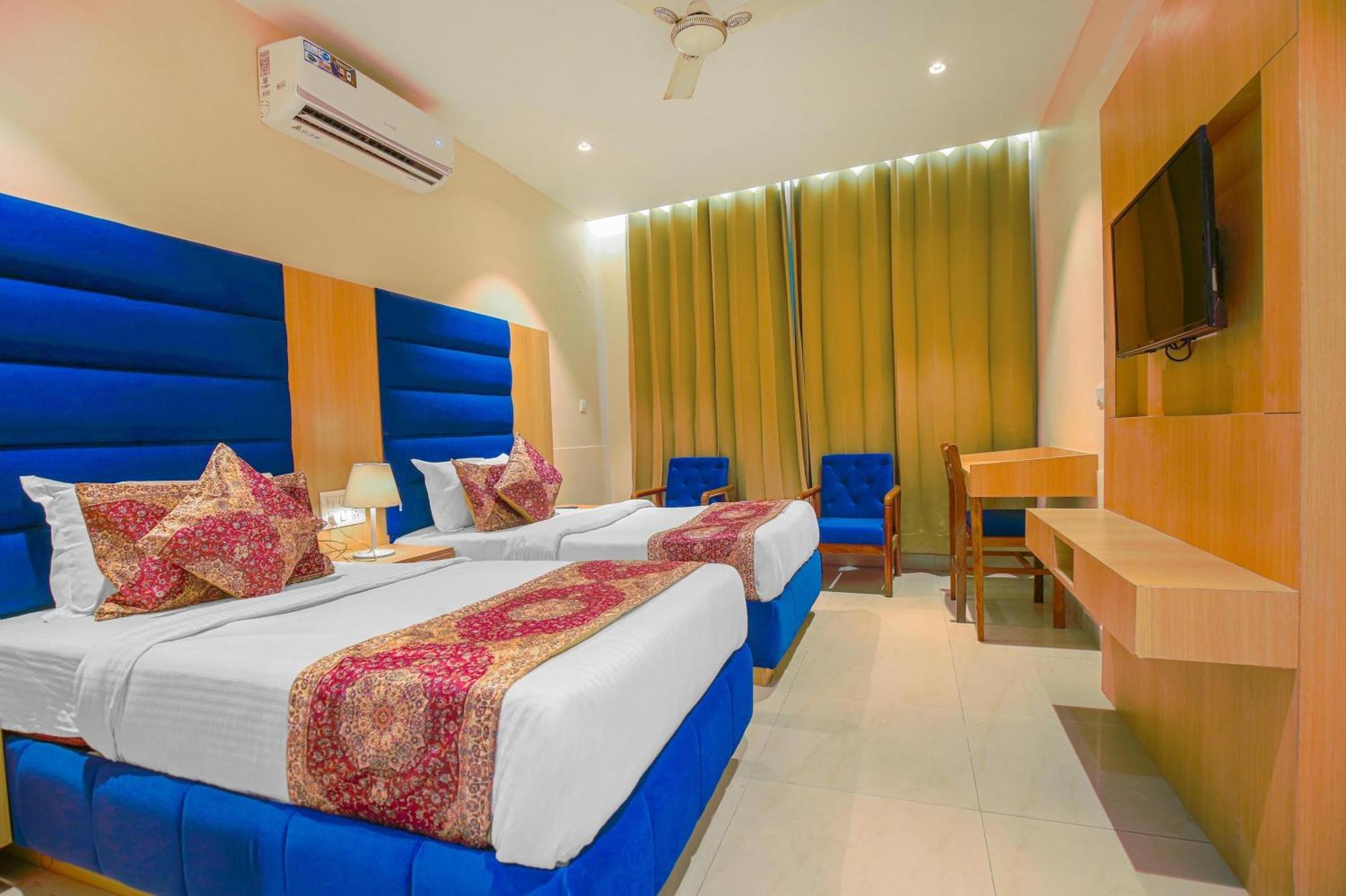 אמריצר Hotel Ricky International מראה חיצוני תמונה