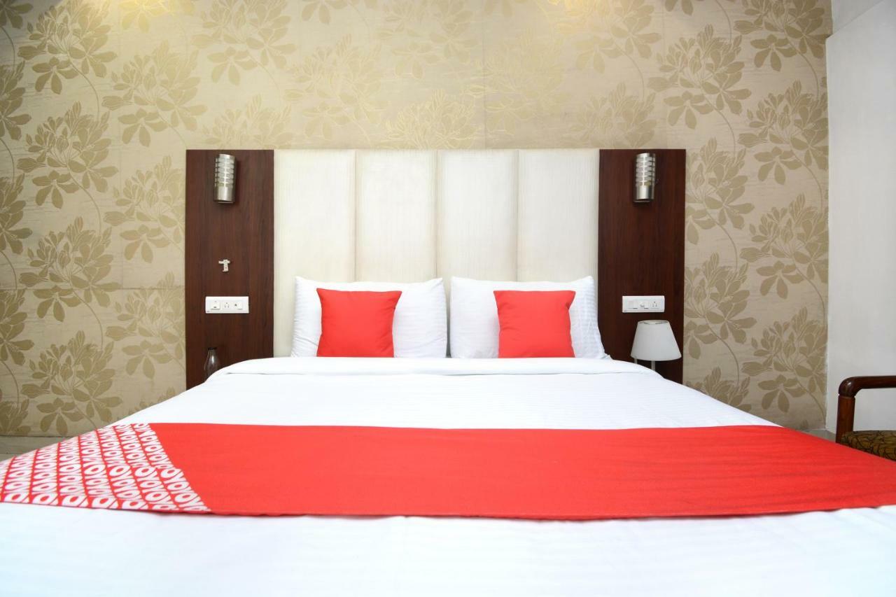 אמריצר Hotel Ricky International מראה חיצוני תמונה