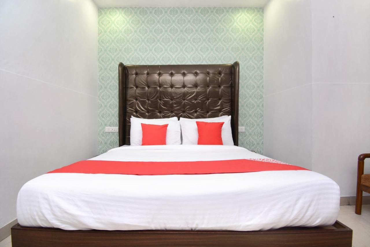 אמריצר Hotel Ricky International מראה חיצוני תמונה