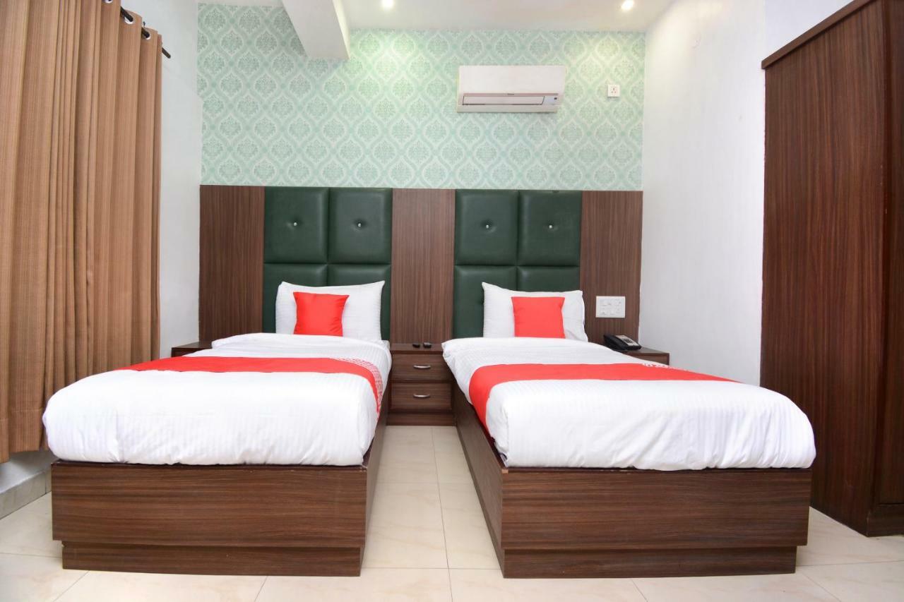 אמריצר Hotel Ricky International מראה חיצוני תמונה